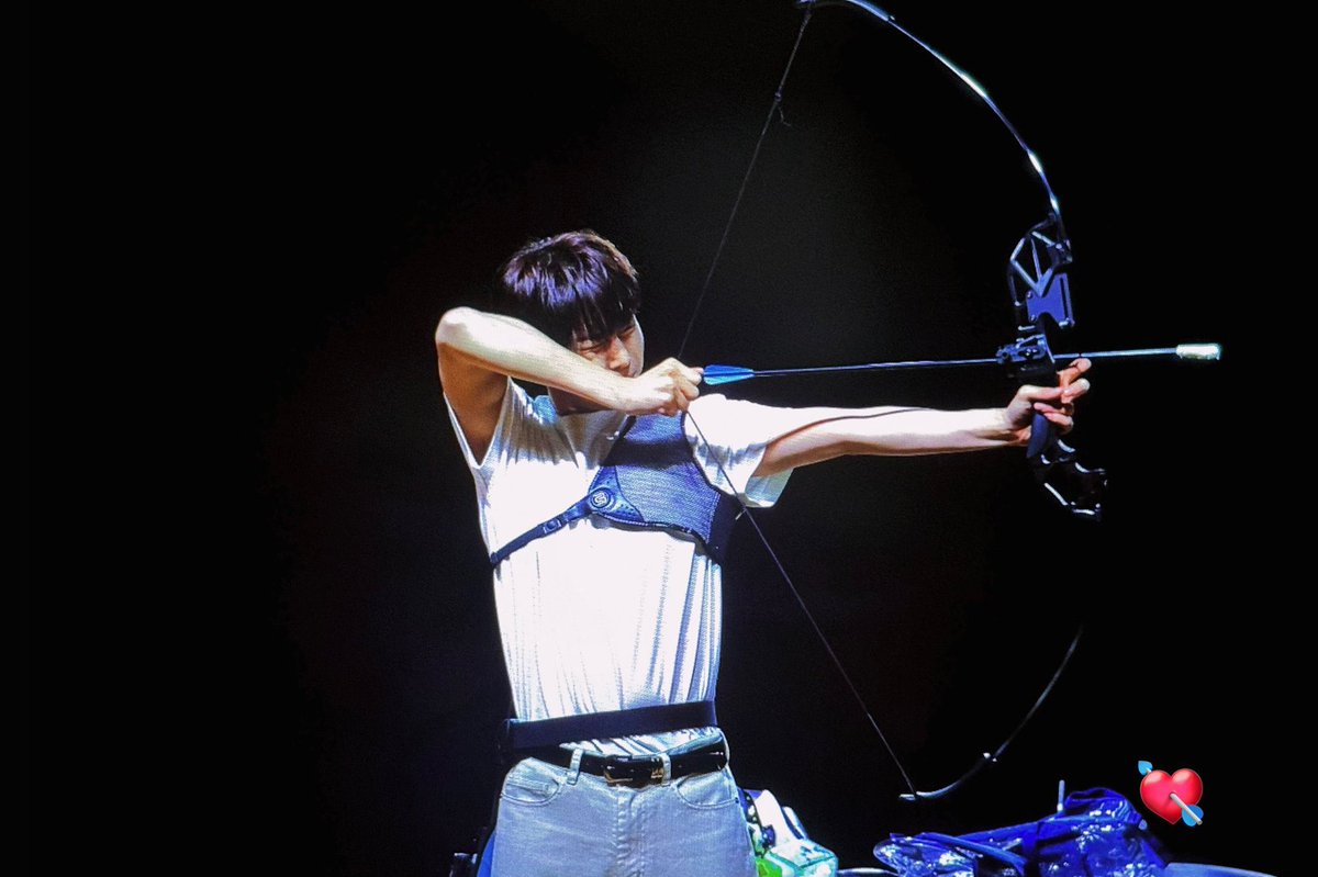 절대로 팔을 보지마