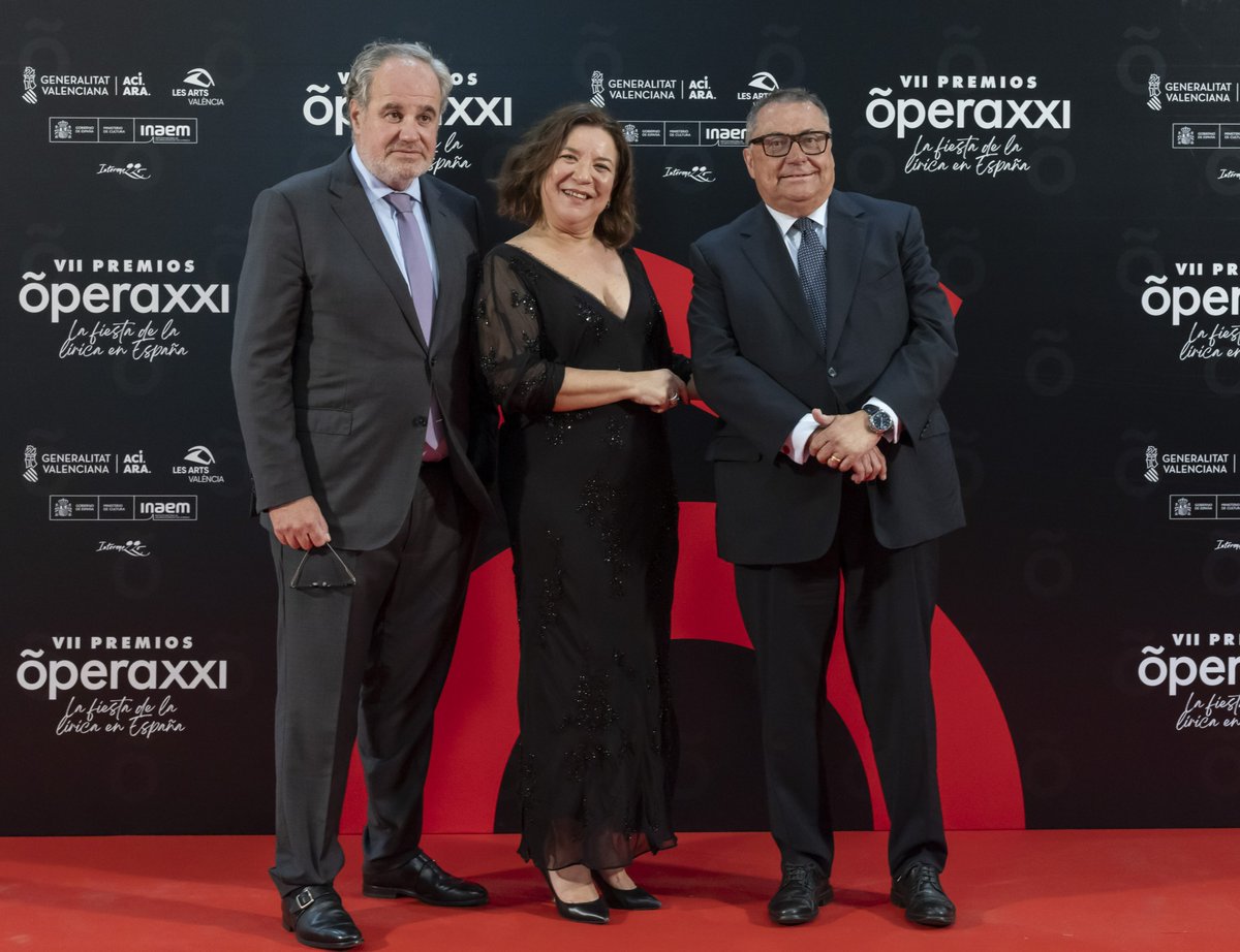 🎶La Fundación Damm ha recibido el Galardón Honorífico a la Mejor Iniciativa de Mecenazgo en los Premios <a href="/opera_xxi/">Ópera XXI</a>.

Recogió el premio nuestro patrono-director, Ramon Agenjo, acompañado por el presidente de la Fundación Damm, Demetrio Carceller Arce.

🔗bit.ly/44lt7UF