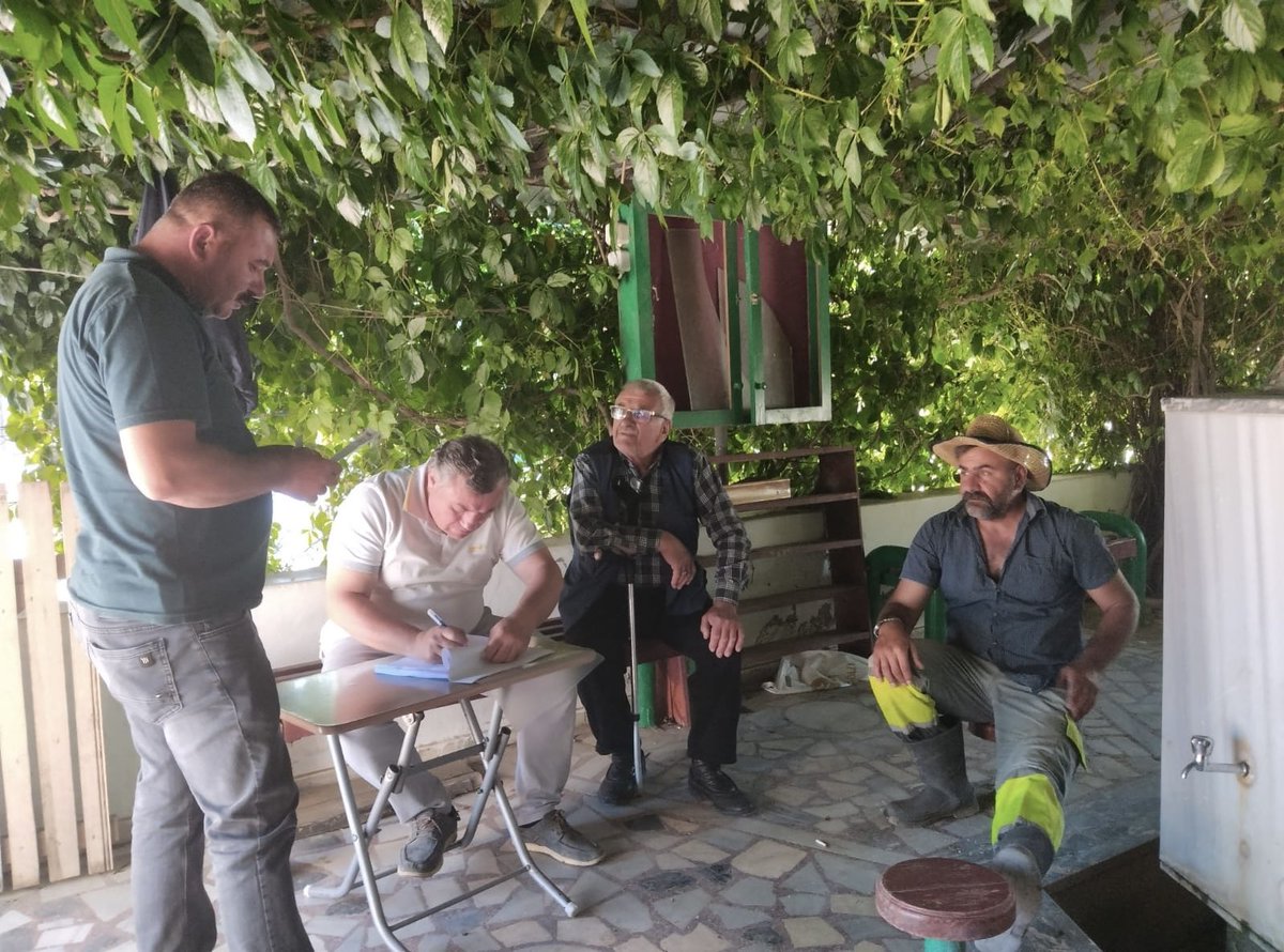 Kastamonu İl Tarım ve Orman Müdürlüğü Yem Bitkileri Birimi tarafından Kurtgömeç Köyü’nde Köy Muhtarı Sayın Mustafa Özçuhadar ve çiftçilerimiz ziyaret edildi.

🌱 İl Müdürlüğü olarak her zaman çiftçilerimizin yanında olmaya devam edeceğiz. <a href="/ibrahimyumakli/">İbrahim Yumaklı</a> <a href="/TCTarim/">T.C. Tarım ve Orman Bakanlığı</a> <a href="/Bugemtr/">Bitkisel Üretim Genel Müdürlüğü</a>