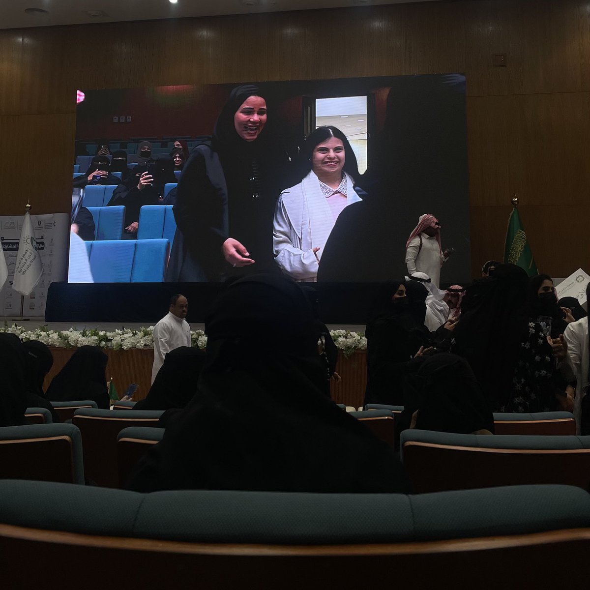 MadaTeem_'s tweet photo. ✨ تكريم فريق مدى التطوعي لمشاركته في مركز ضيوف الرحمن بالرياض بموسم حج 1446هـ، بحضور قائدة الفريق ندى إبراهيم.
🔅 برعاية كريمة من صاحبة السمو الملكي الأميرة نورة بنت فيصل،
وبحضور الأميرة د. أضواء بنت فهد، رئيس جمعية أضواء الخير،
ود. علي الشمراني، رئيس جمعية تكامل الصحية. https://t.co/eE6IO1zzRd