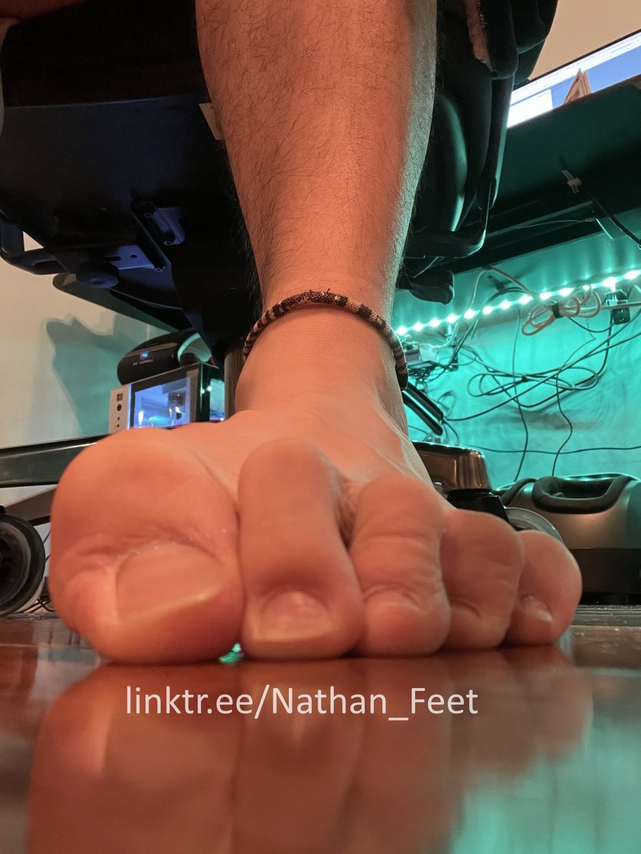 sydneymalefeet