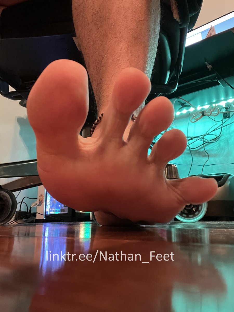 sydneymalefeet