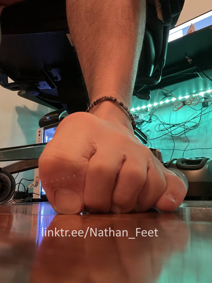 sydneymalefeet