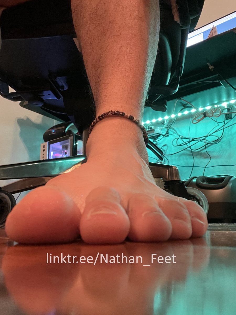 sydneymalefeet