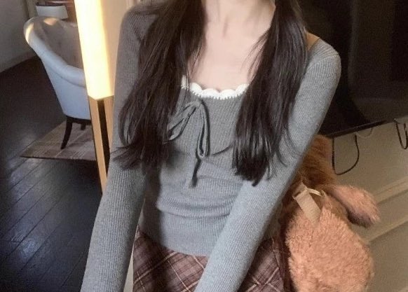 สองร้านนี้คือสั่งบ่อยที่สุด ใครชอบสไตล์เกาหลีแนะนำเลย ดีไซน์ไม่ค่อยซ้ำ อาจไม่ได้เนี๊ยบมาก แต่ดี! ตรงปก เสื้อวินเทจแบบดีเทลแขนตุ๊กตาใดๆ เป็นเสื้อในงบ 150-200 ที่น่ารักมาก ผ้าดีด้วย