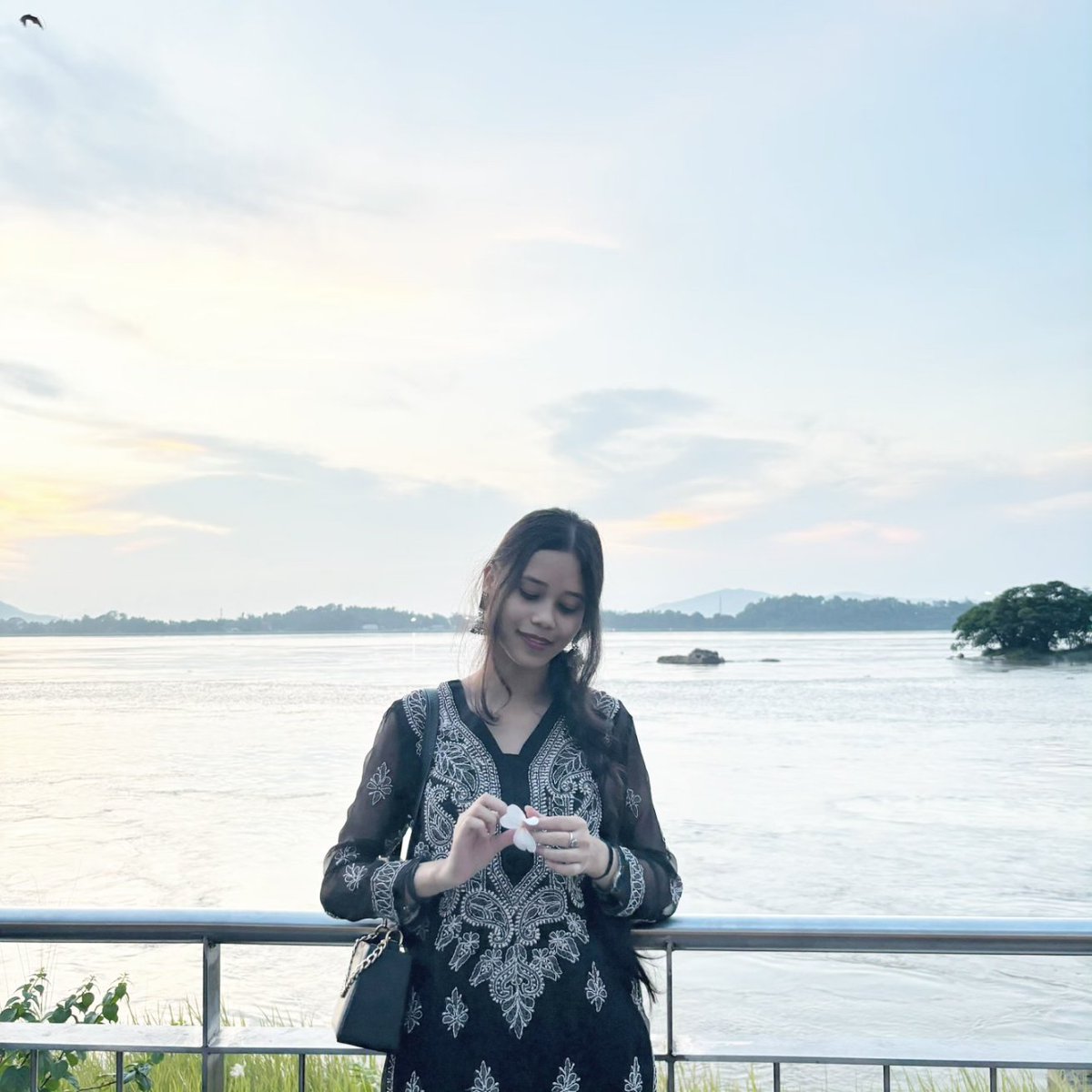 NainaSarma's tweet photo. 🖤🖤 https://t.co/PYuDyVcj3T