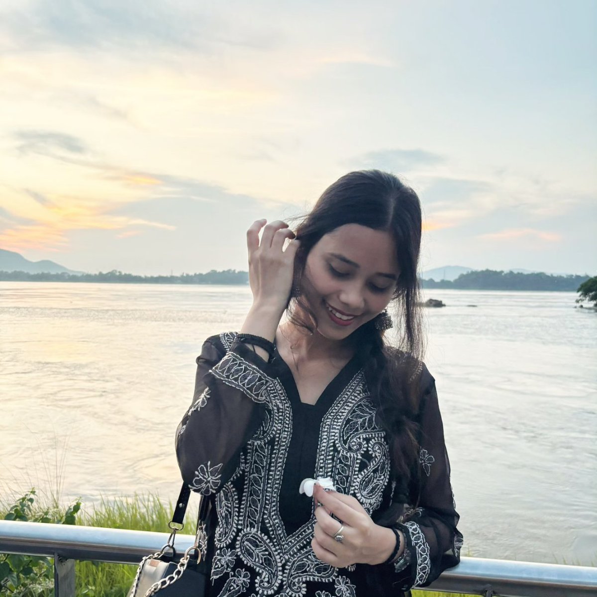 NainaSarma's tweet photo. 🖤🖤 https://t.co/PYuDyVcj3T