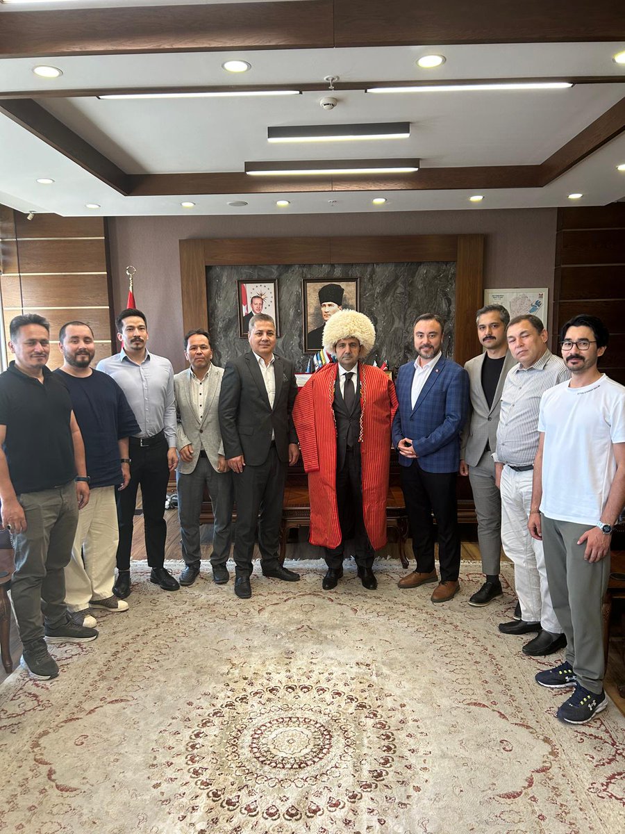 Afganistan Türkmenleri Sosyal Yardımlaşma ve Dayanışma Derneği Başkanı Abdülreşit Melen ve yönetim kurulu üyeleri Kaymakamımız Dr. Adem Uslu'ya ziyarette bulundular.