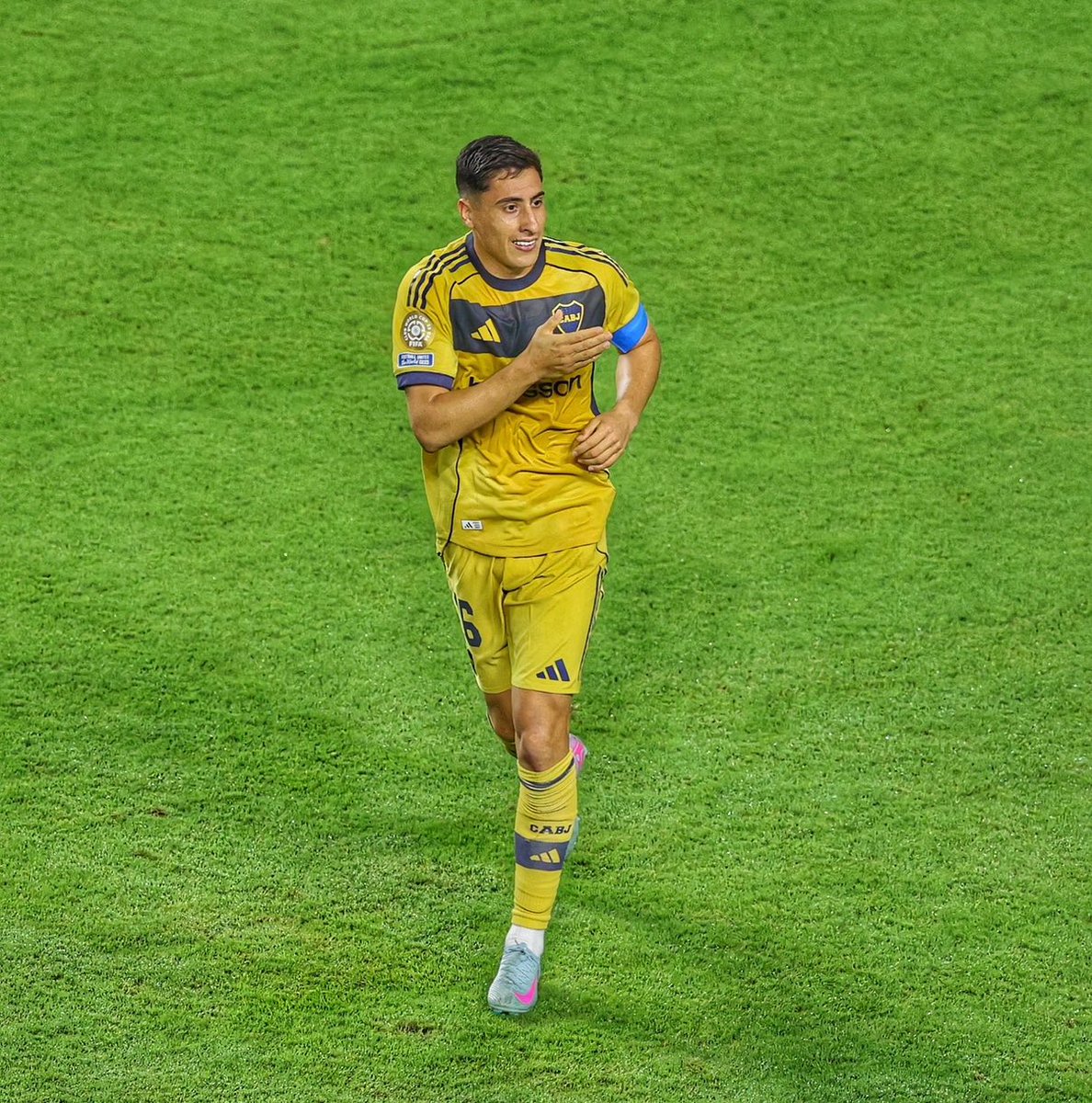 Pibebostero___'s tweet photo. MI 9 Y MI CAPITÁN 🇺🇾 https://t.co/4Scc7HEIUa