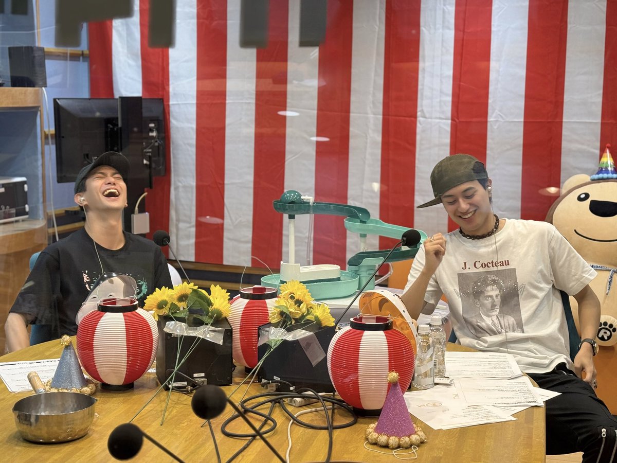 Aぇとこあかんとこ中です。 年上2人がめっちゃ声を張って企画を頑張り