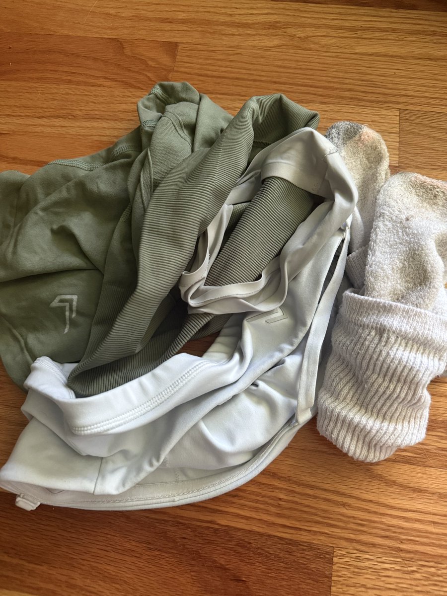 oops..... is my pile of sweaty clothes triggering to you 😋