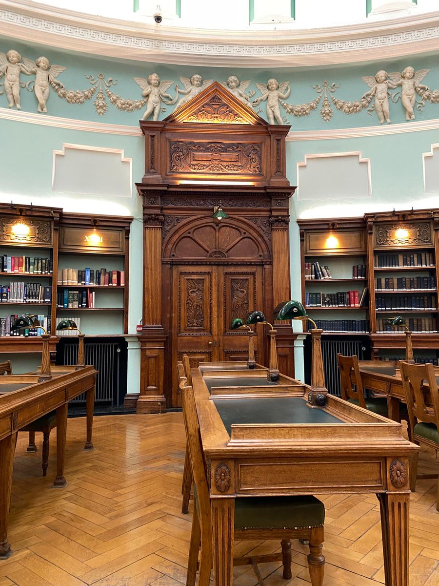 tcdglobal's tweet image. This is what summer looks like for Zoe Patterson, a PhD candidate in the School of English at @tcddublin .
📚 Working on her research at the National Library.
☀️ Walking along the Royal Canal.
📖 Presenting her work at the Long Room Hub poster workshop.
🦢 Visiting some baby…