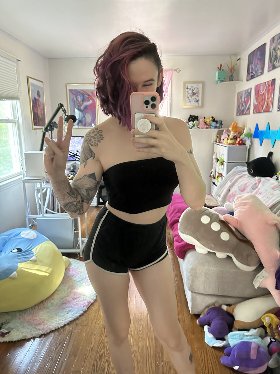 Bloody's tweet image. guess who sold her AC two weeks before this insane heat wave… :)
anyway I’m live!! *despite being a literal puddle on the floor 🫠
🔥 twitch.tv/bloody 🔥