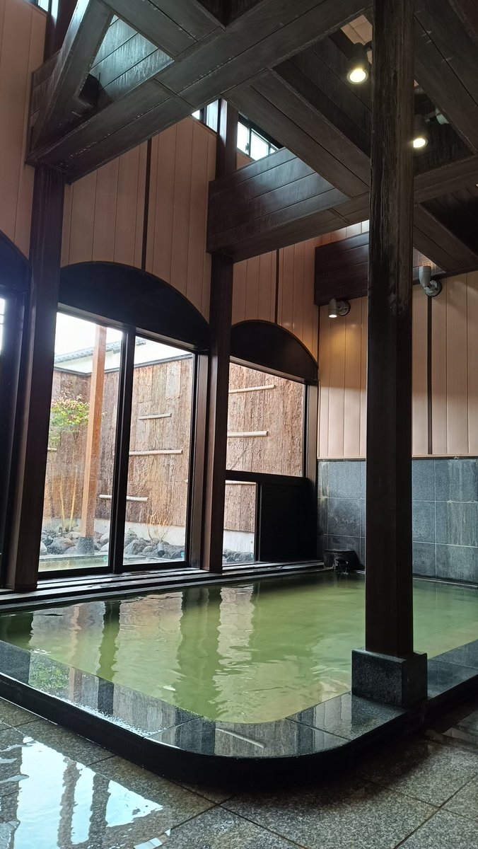 水原で2日ほど作業。帰りに温泉に立ち寄る。
1日目　月岡温泉·東栄館
2日目　出湯温泉·共同浴場
#出張 #温泉 #月岡温泉 #東栄館 #出湯温泉