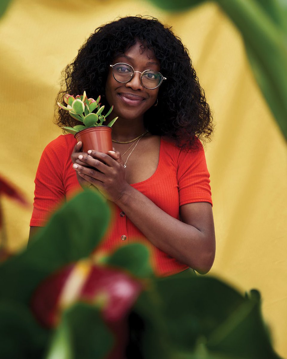 westendphoenix's tweet photo. WHAT YOU FOCUS ON GROWS

@TheBlackPlanter is the horticulturalist-in-residence at Allen Gardens. In the latest WEP, Daysha Loppie finds out why the conservatory is thinking differently about what Toronto planters can propagate.

Photos by Janice Reid 

https://t.co/TwbQA6bekv https://t.co/bkAUnwgISm