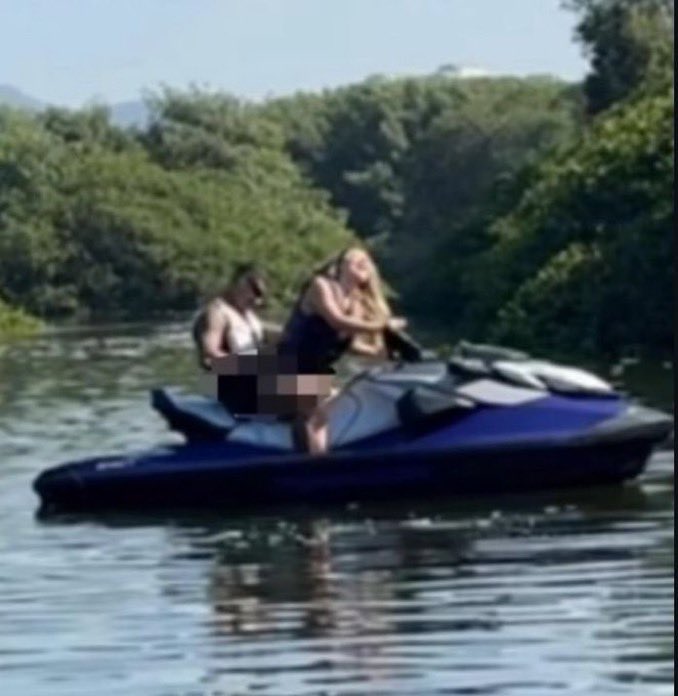 🚨GRAVE: Pk Delas é flagrado tendo rel*ções com a criadora Yasmin Mineira em cima de jetski em lago famoso do Rio de Janeiro.

🧶Veja ao vídeo nos comentários.