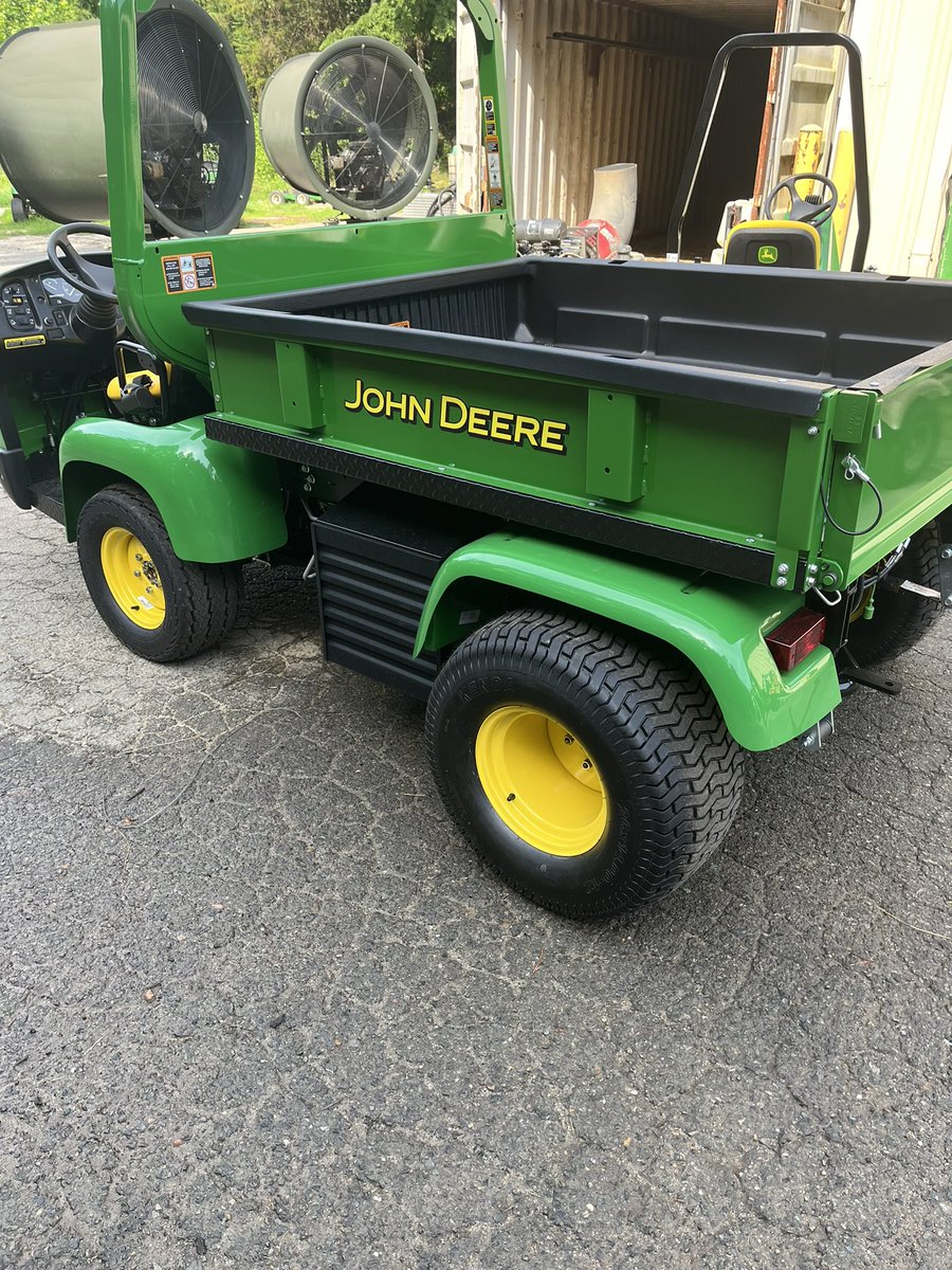 Great morning of deliveries!  TX Turf Gators, ProGators and a 1220 bunker rake arrive in Richmond.  Happy Wednesday, we appreciate the continued partnership <a href="/RevelsTractor/">Revels</a>