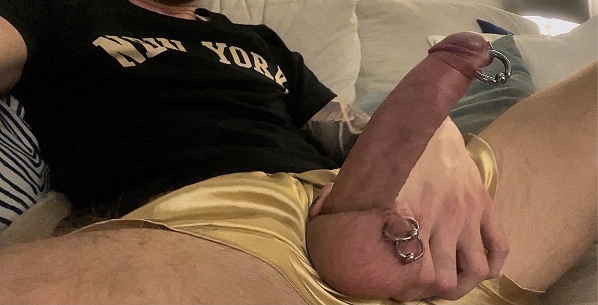 thepuppearce's tweet photo. Ring ring, who’s there? 💍😜 RT if you’d call me up for a wraff 🤭 https://t.co/wOhD3enZ7G
