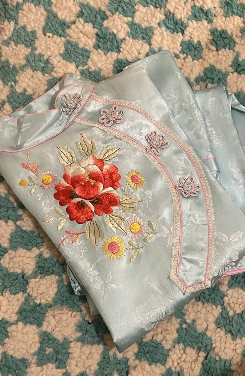 なんでこういう服にときめく細胞なんだろ