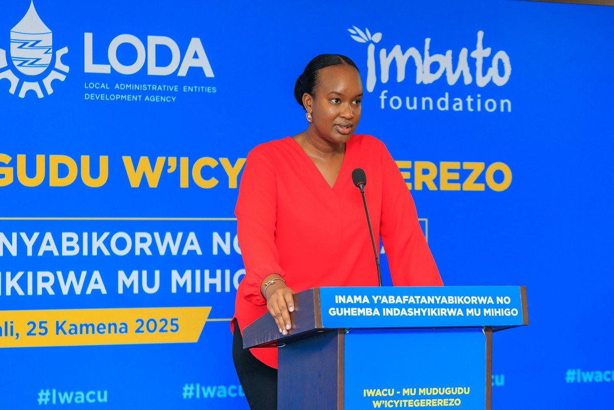 Imbuto's tweet photo. Iwacu - Mu Mudugudu w’Icyitegererezo!
Kuri uyu munsi, ku bufatanye na @RwandaLocalGov na @LODARwanda twateguye inama y’abafatanyabikorwa yanahujwe n’igikorwa cyo guhemba abahize abandi mu mihigo y’imidugudu y’icyitegererezo, binyuze muri gahunda ya #Iwacu igamije ubukangurambaga, ubujyanama na serivisi z’iterambere hagamijwe kubaka Umunyarwanda ushoboye.
Inama yitabiriwe na Nyakubahwa Minisitiri Dr. @PatriceMugenzi, Umuyobozi Mukuru wa Imbuto Foundation @ElodieShami, @gagaclaudine Umuyobozi Mukuru wa LODA, abafatanyabikorwa batandukanye n’abatuye mu midugudu y’icyitegererezo 10 dukoreramo.
Amafoto: https://t.co/VSPMW9YsnW
#ImbutoEngages