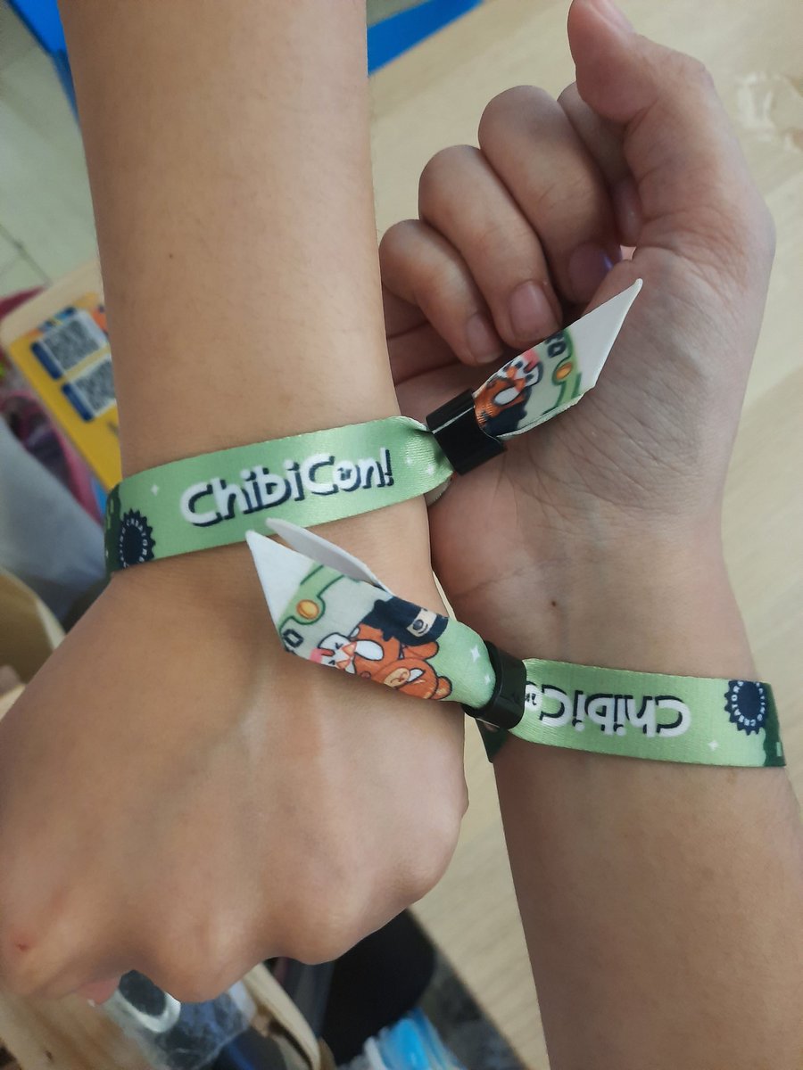 Clarinarth's tweet photo. Otsukare #chibicon7 🤩✨
Having fun boothing with @Lawrencezx101
Thank you for being my boothmate this time bub🥺✨
Some freebies thread below hehe😎
*sorry for the super late post- https://t.co/tohzRM6GaI