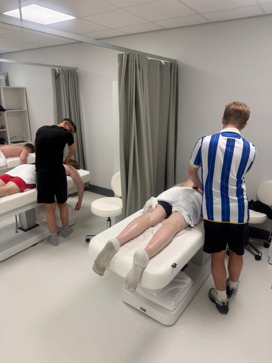 NNC_Worksop's tweet image. Hands-on learning in action! 👐

Our talented sport students put their skills to the test by delivering full-body massage sessions—each one tailored to meet individual client needs. 💪🧘‍♀️

nnc.ac.uk/department/spo…

#Sport #SportsMassage #Treatment #College #Worksop