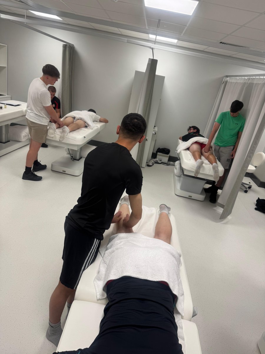 NNC_Worksop's tweet image. Hands-on learning in action! 👐

Our talented sport students put their skills to the test by delivering full-body massage sessions—each one tailored to meet individual client needs. 💪🧘‍♀️

nnc.ac.uk/department/spo…

#Sport #SportsMassage #Treatment #College #Worksop