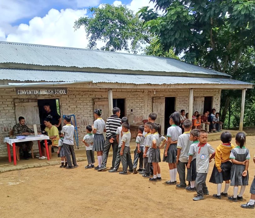 prodefkohima's tweet photo. A medical camp was organised by 25 BRTF of #ProjectSewak of @BROindia at Suangdhai village, Churachandpur district of #Manipur, on 24 Jun 2025.
165 people, including students, children, women and elderly, received health checkups, treatment and medicines.
The doctor also delivered a health awareness lecture on Lifestyle Diseases and COVID safety, benefitting villagers from Suangdhai, Swangdoh and Nalzang.

#wecare

@adgpi @HQ_IDS_India @dgafms_mod @govt_of_manipur @RajBhavManipur @DIO_Ccpur
