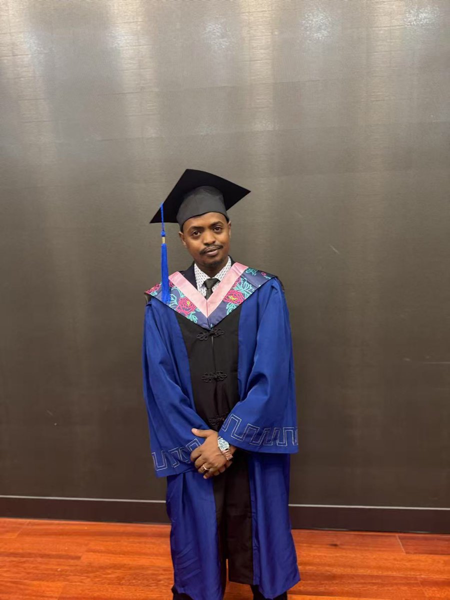 DSiC2017's tweet image. Congratulations to Mohamed Gamiyeh Farah on earning his Master’s in Engineering Logistics & Management from Chang’an University, Xi’an! 🎓🇨🇳
A proud achievement under the Djibouti-China Bilateral Program, advancing human capacity for sustainable development. 🇩🇯🤝 #DjiboutiChina