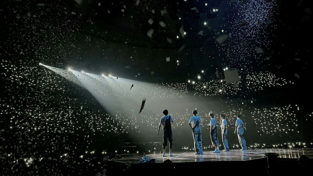 eloquestlydae's tweet photo. "Tonight, as i hold your hand and we gaze at the starry sky" https://t.co/3VQy1l6FAu