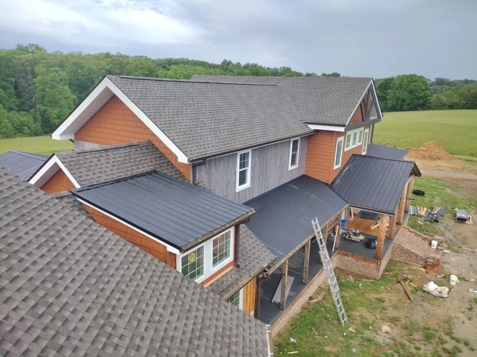 ReliableRoofPro's tweet image. 💧 Got a leaky roof? Don't worry, we can help! At Reliable Roofing Solutions, we offer quality roof repair services. Give us a call at (606) 332-2208 to request a free estimate. reliableroofsolutions.com
 
#RoofRepair #LeakyRoof