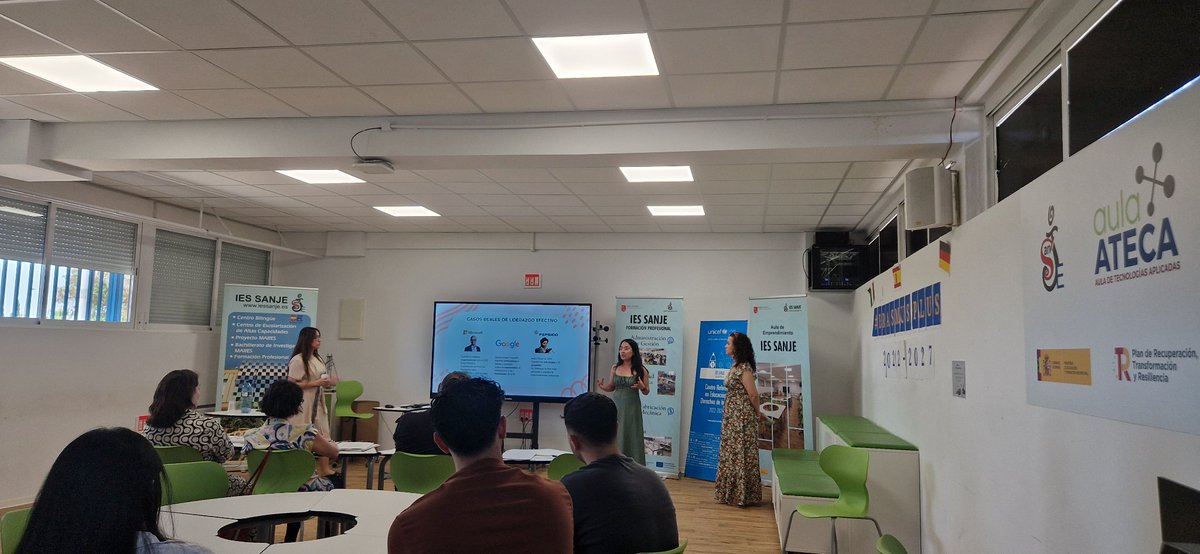 📢 ¡La semana pasada vivimos un gran momento! 🎓
El alumnado de 2º curso de los CFGS de:
💼 Administración y Finanzas
⚡ Sistemas Electrotécnicos y Automatizados
📡 Sistemas de Telecomunicaciones e Informáticos
presentó sus Proyectos Finales 💻📊. Enhorabuena!! 
#FP #TalentoJoven