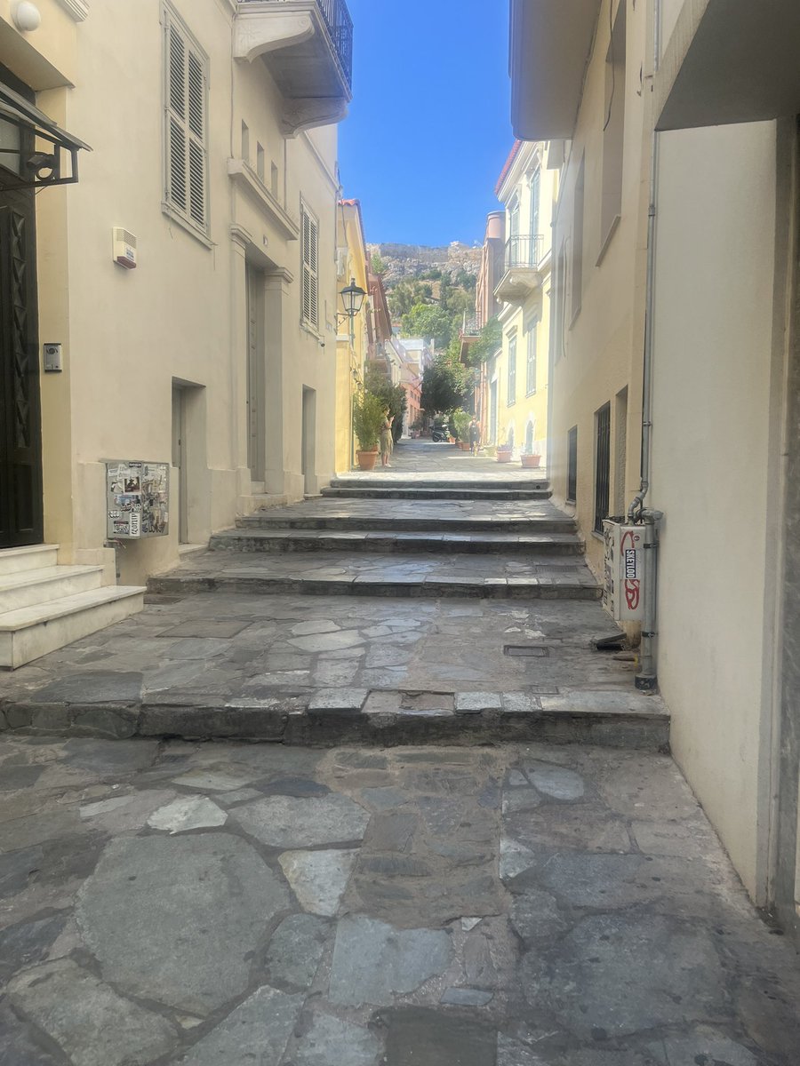 BrainyNewSexySH's tweet photo. 🇬🇷🐈‍⬛
#Athens #Greece #CatsofGreece #BlackCats https://t.co/SkNDno8c1c