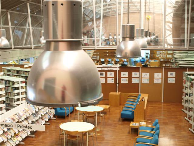 🔴 ÚLTIMA HORA | La calor obliga a tancar les biblioteques de #Llefià i #SantRoc per altes temperatures. La de #Pomar ja estava tancada per obres.
📚 Avui, només la biblioteca de Canyadó està oberta a #Badalona.