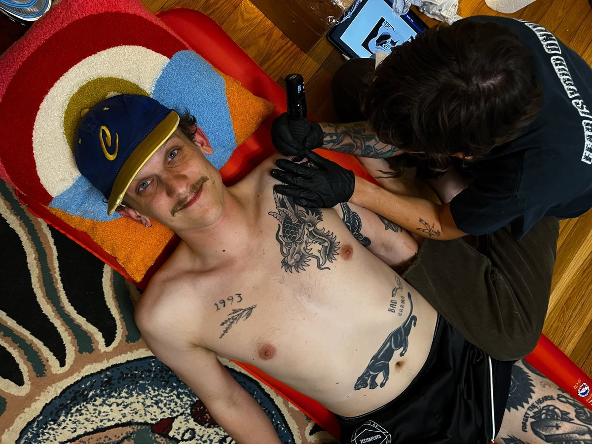 nice who else wants to try out more tattoos on me this tour