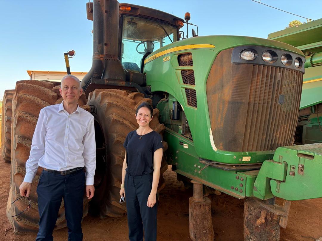PUS <a href="/NickDyerFCDO/">Nick Dyer</a> spotlights the power of 🇬🇧🇿🇲 partnerships—visiting @ZambeefPlc, a flagship UK investment through <a href="/BritishIntInv/">British International Investment</a>.
With over 8,000 Zambians employed, Zambeef is driving jobs, enterprise &amp; sustainable growth across Zambia.
#UKZambia #GoFarGoTogether