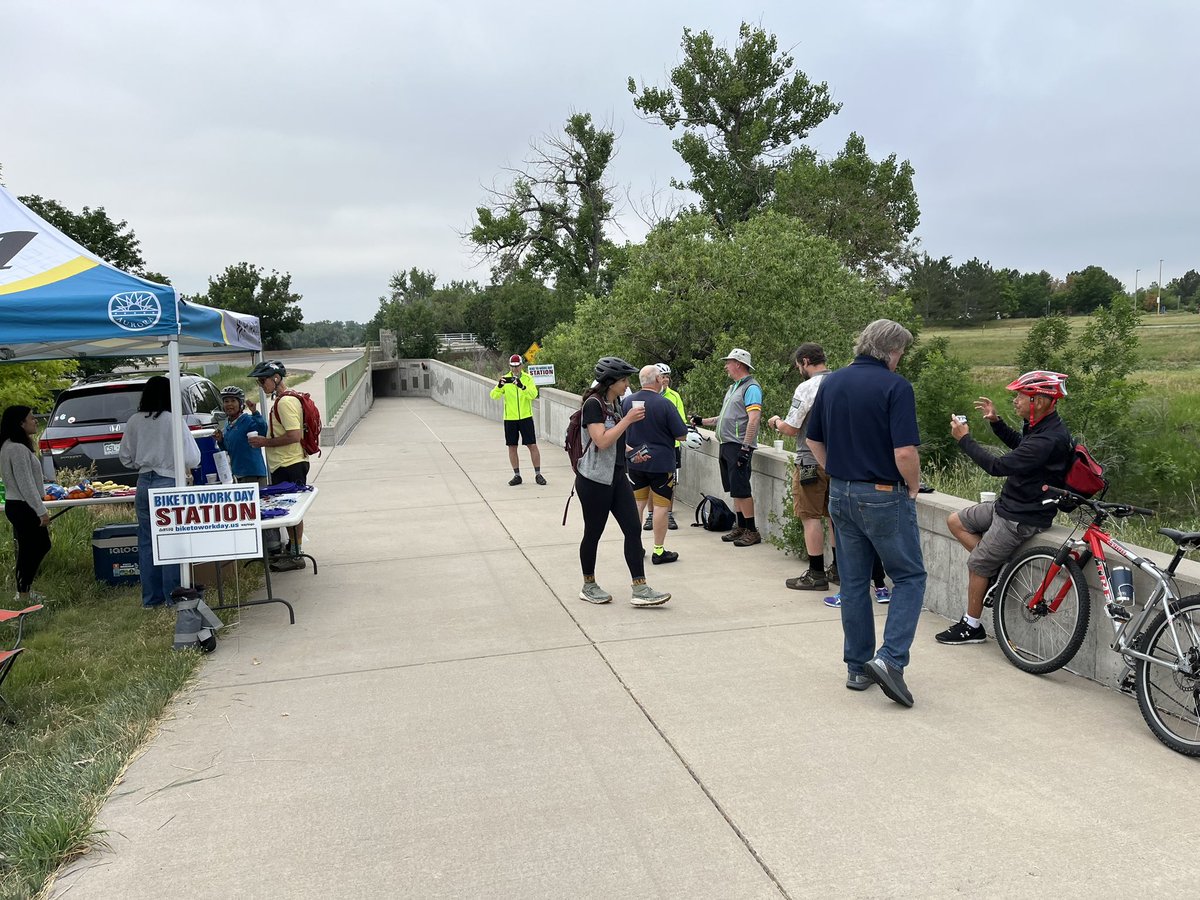 We’re having a great #biketoworkday on the High Line Canal near the Chambers underpass by the Aurora Municipal Center! Breakfast burritos until 9 a.m.

[Image description: Both photos show a tent with a table and people standing and on bikes on a sidewalk]