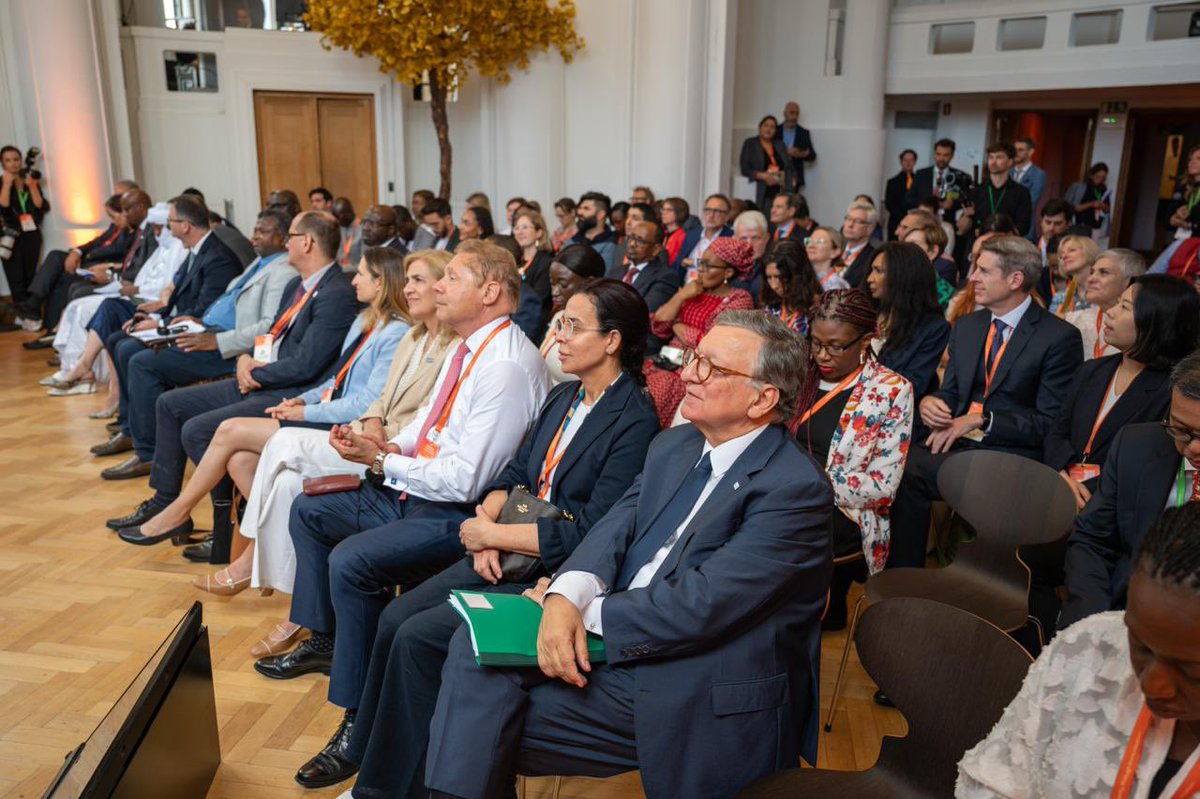 Inspired by the messages of hope in a bright future for immunisation at today's Global Summit. From Heads of State and Ministers of Health to EPI managers and advocates, the unifying message is clear: #VaccinesWork!