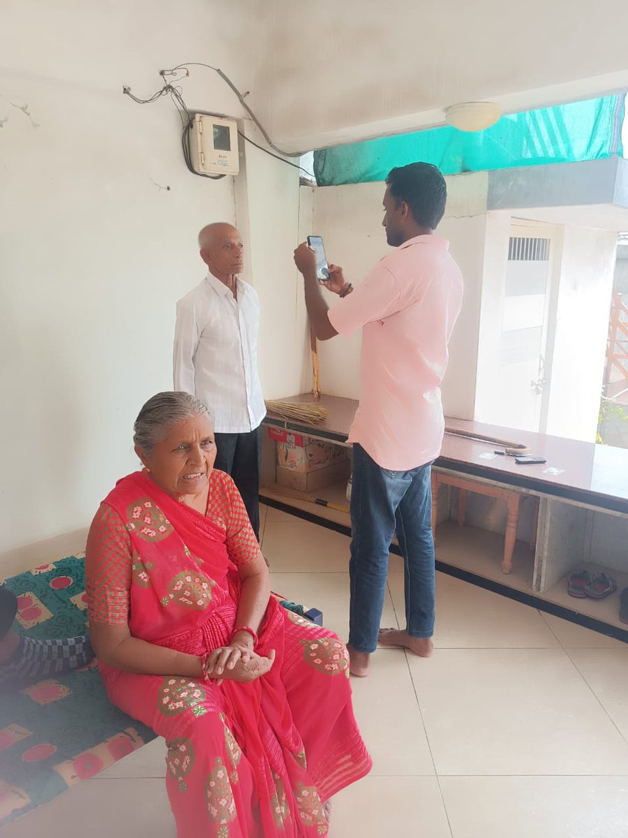 આજ રોજ આયુષ્માન આરોગ્ય મંદિર  વાઘરોટા ખાતે Pmjay કાર્ડની કામગીરી કરવામાં આવેલ જેમાં 70+વય વંદના અંતર્ગત વડીલોના કાર્ડ કાઢવામાં આવેલા વિશેષમાં આશીર્વાદ પણ મળ્યા.
AAM -VAGHROTA
PHC - FATEPUR
TA -PRANTIJ