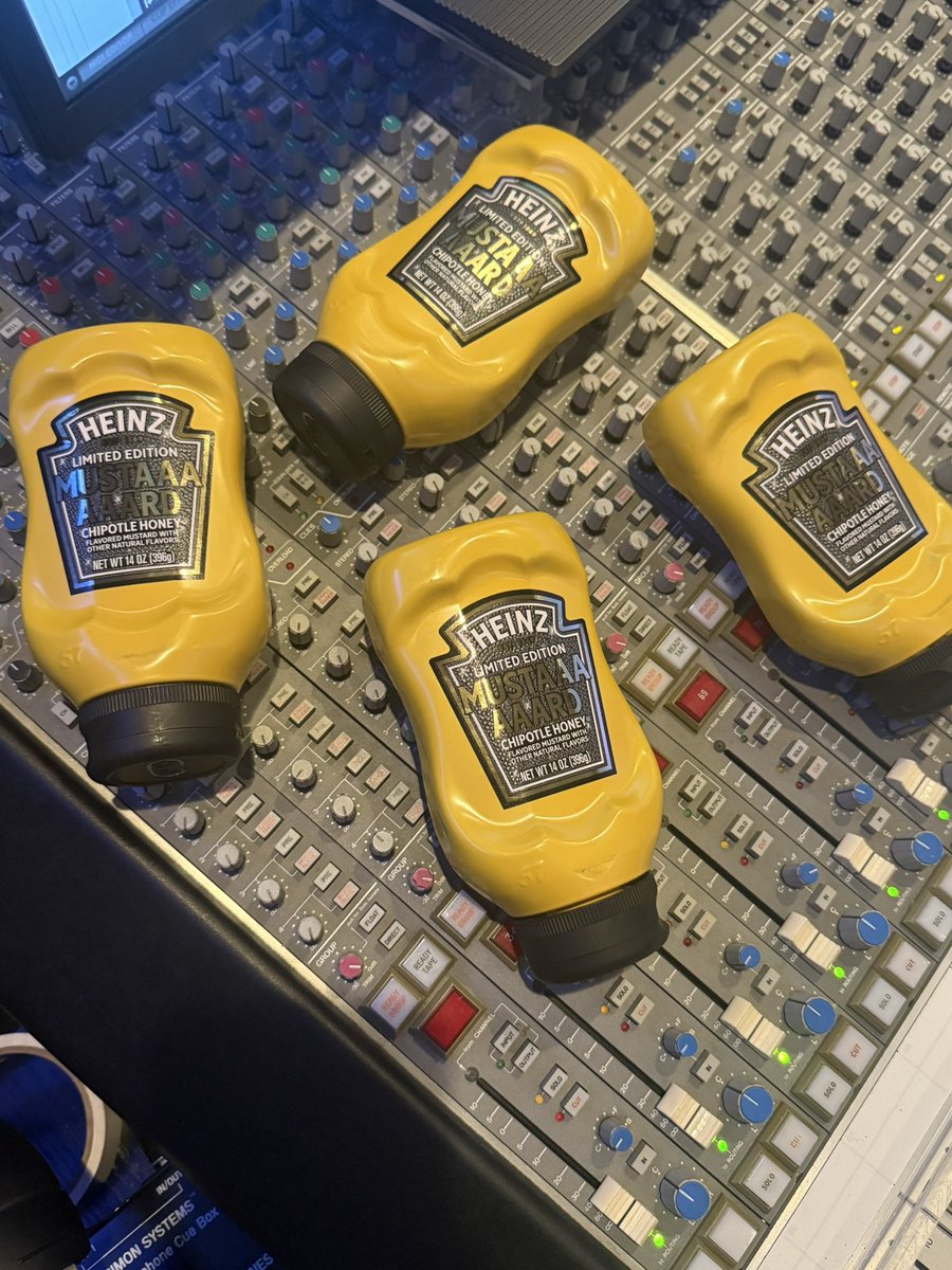 mustard's tweet photo. 💨💨💨💨💨💨 https://t.co/frdIyMhYCZ