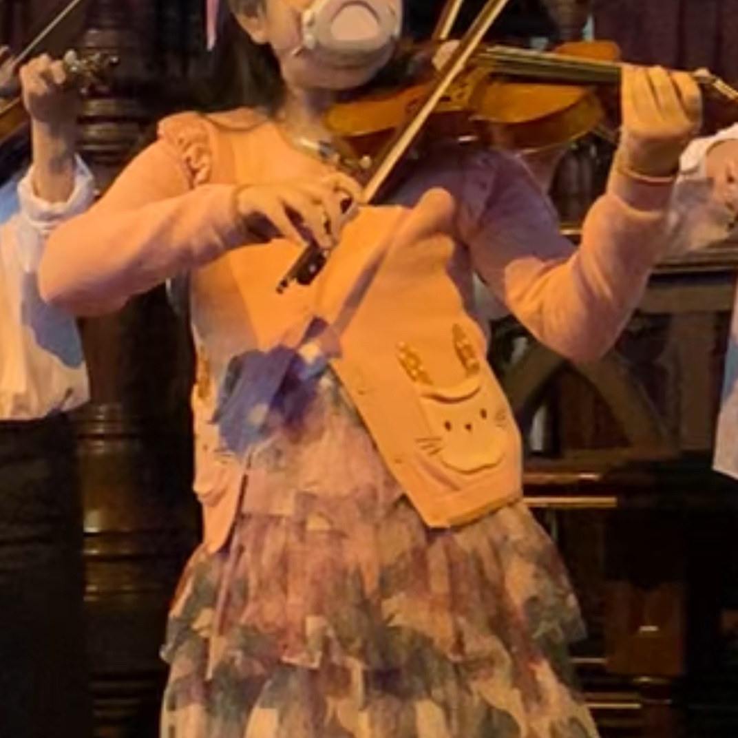 maskupmama's tweet photo. Miss 8 recently performed in a violin concert in Sydney (both solo & group). Kept very safe by her #flomask. I’d love people to see her face as she’s performing but the risk is just too high. She doesn’t mind at all & is happy to make beautiful music safely. #SARSCoV2 #maskup https://t.co/8BZSZGgNSx