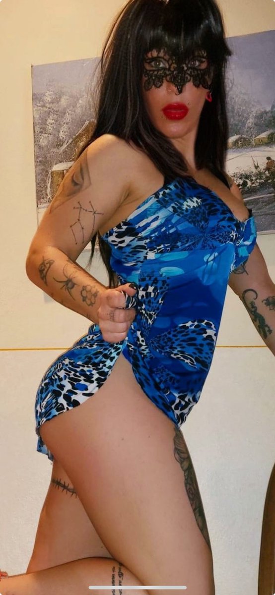 Piccolasexy's tweet photo. Una gamba sulla sedia, l’altra pronta a far danni… 💙
Questo vestitino azzurro ti lascia solo immaginare…
#BlueVibes #SoftSeduction #DressTease #SultryLook #LegsForDays https://t.co/8g5ya6URo4