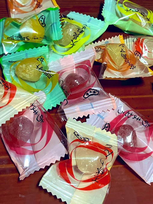 日本橋に行ったら榮太樓總本舗さんの果実飴を買うと幸せになれます。 これは詰め合わせ