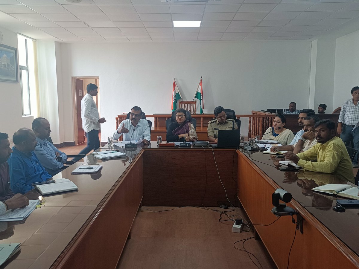 ಪ್ರವಾಹ ಪರಿಸ್ಥಿತಿ ಎದುರಿಸಲು ಮುನ್ನೆಚ್ಚರಿಕೆ ಕ್ರಮ ಕೈಗೊಳ್ಳಿ : ಜಿ.ಪಂ. ಸಿ.ಇ.ಒ. ಮೋನಾರೋತ್ ಸೂಚನೆ

#ChamarajanagarUpdates #Chamarajanagar #ReviewMeeting #DDMAMeeting #DDMA #Rainfall #MonsoonSeason #MonsoonRains

facebook.com/share/p/19dMDv…

<a href="/CMofKarnataka/">CM of Karnataka</a> <a href="/KarnatakaVarthe/">DIPR Karnataka</a> <a href="/TheKVenkatesh/">K Venkatesh</a>