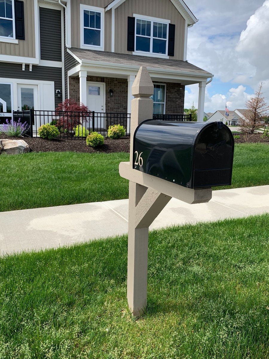 EstesDesigns's tweet image. Need to upgrade your curb appeal?
Make an upgrade with our most popular mailbox unit! This unit consists of our 4x4 premium grade western rough cedar and a large capacity T2 mailbox with vinyl graphics. We can have this unit ready for pickup within 1 business day!