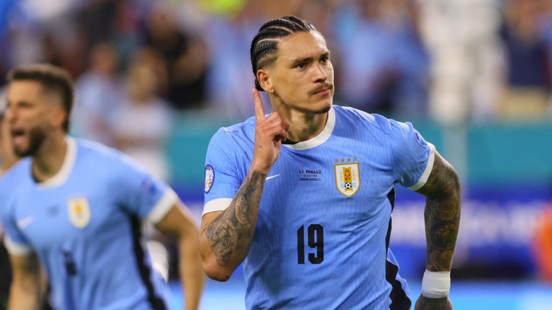 Transfer News Live (@deadlinedaylive) on Twitter photo 🚨 Liverpool are yet to receive a bid for Darwin Nunez.
To sanction is exit, a bid of €70m is required.
(Source: <a href="/JacobsBen/">Ben Jacobs</a>) 🚨 Liverpool are yet to receive a bid for Darwin Nunez.
To sanction is exit, a bid of €70m is required.
(Source: <a href="/JacobsBen/">Ben Jacobs</a>)