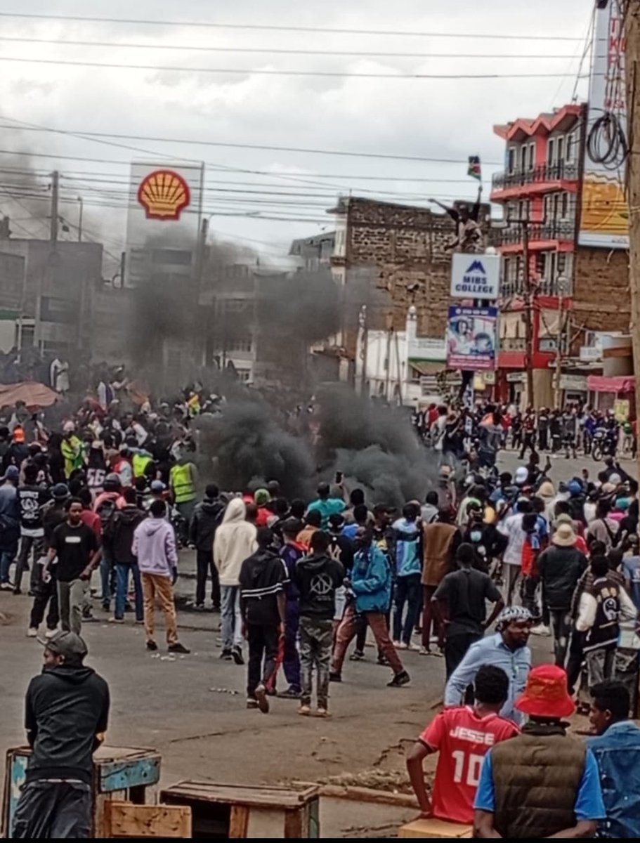 Kobi_baller's tweet photo. This is in Meru. They just showed up
It's #Rutomustgo
       #june25th
     #maandamanothursday 
     #Kenya https://t.co/Xa465pYfIU