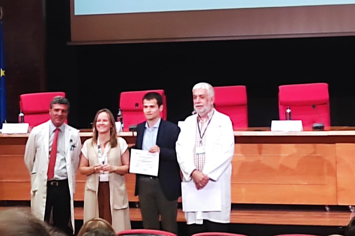 Cardiología Ramón y Cajal (@cardioryc) on Twitter photo Mención especial a 👨⚕️ <a href="/ander_artea/">Ander Arteagoitia Bolumburu</a> que recoge el premio fin de residencia del 🏥 hospital en reconocimiento a su trabajo y dedicación durante su etapa formativa 💯.
!Enhorabuena compañero, te lo mereces!🫀
#cardioRyC Mención especial a 👨⚕️ <a href="/ander_artea/">Ander Arteagoitia Bolumburu</a> que recoge el premio fin de residencia del 🏥 hospital en reconocimiento a su trabajo y dedicación durante su etapa formativa 💯.
!Enhorabuena compañero, te lo mereces!🫀
#cardioRyC