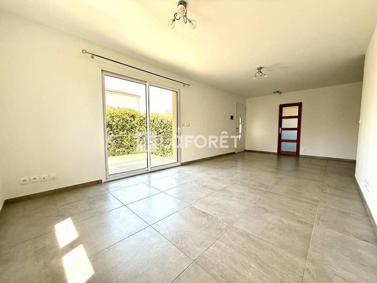 clme95231's tweet photo. BAISSE DE PRIX – MAISON À ELNE

➡️ Ancien prix : 345 000 €  
➡️ Nouveau prix : 320 000 € FAI  

📍 À 5 min des plages  

Maison moderne 3 chambres, 100 m² sans travaux.  

📞 Laforêt Elne : 04 68 08 82 52  
#Elne #Maison #BaisseDePrix 🏡 https://t.co/GbBuhpwfrU