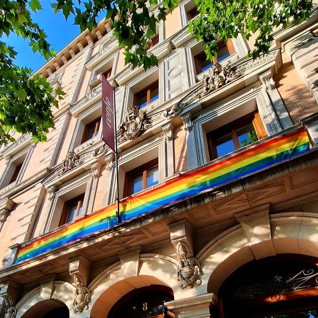 rcauqui's tweet photo. Con #orgullo @Renfe https://t.co/1SJc0OSMbO